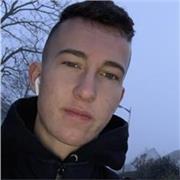 Je suis en classe de terminale générale au lycée Victor Hugo. 
Je peux donc donner des cours jusqu’à ce niveau d’étude dans les matières suivantes:
maths, ses, anglais, espagnol, français